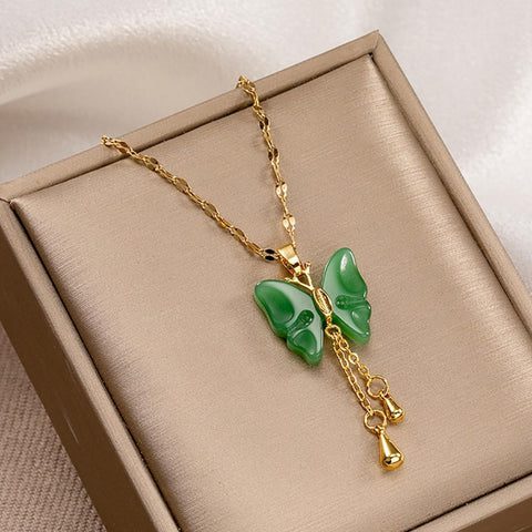 pedra de jade, colar de pedra de jade, colar de borboleta, colar feminino, acessórios femininos