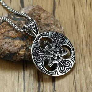 Triquetra, cultura celta, triquetra significado, viking, ragnar lothbrok, vikings, dark, música celta, amuleto, amuletos de proteção, corrente masculina, pingente masculino, pingente masculino prata, corrente masculina grossa, corrente de prata masculina com pingente, colar masculino prata, colar masculino, símbolo do infinito