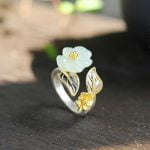Anel Pedra de Jade e Flor de Ameixeira - Precious Amulet® - Anéis Femininos - Especiais- Feminino - SANTO STILO