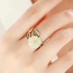 Anel Pedra de Jade e Flor de Ameixeira - Precious Amulet® - Anéis Femininos - Especiais- Feminino - SANTO STILO