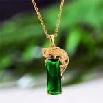 colar banhado a ouro feminino, leopardo, natureza, cristais, zircônia verde, pedra verde, moda feminina, elegante, sofisticado, semijoia de luxo