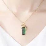 colar banhado a ouro feminino, leopardo, natureza, cristais, zircônia verde, pedra verde, moda feminina, elegante, sofisticado, semijoia de luxo