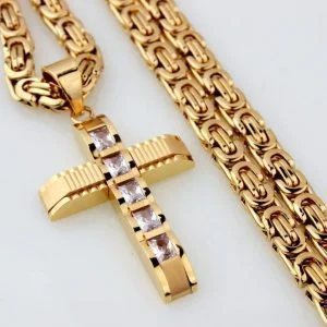 Colar Crucifixo Cravejado a Ouro - Correntes Masculinas - Masculino- Novidades - SANTO STILO