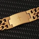 Homem na moda, banhado a ouro, luxo, glamour, Crucifixo Moderno, semijoia de luxo, homem moderno, look masculino, acessórios masculinos, crucifixo religioso, corrente masculina, fé cristã, moda masculina, Antialérgico, aço inoxidável, design moderno, atitude, poder, sofisticado, elegância, bracelete masculino
