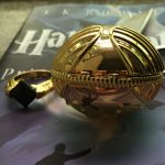 Kit Harry Potter - Colar Pomo de Ouro e Anel da Ressureição® - Anel Feminino - Anel Masculino- Colares Femininos - SANTO STILO