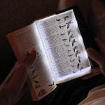 Luz Portátil Para Leitura - Illuminated Pageº - Acessórios Importados - Novidades- - SANTO STILO