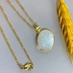 fé, ouro 18k, banhado a ouro 18k, banhado a ouro, medalha sagrada, medalhão, talismã, talismã de proteção, amuleto, amuleto de proteção, amuleto cristão, talismã cristão, medalha cristã, colar feminino, colar delicado, madrepérola, semijoia feminina, são bento, cruz de são bento, devoção, medalha cristã, medalha sagrada