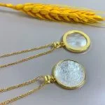 fé, ouro 18k, banhado a ouro 18k, banhado a ouro, medalha sagrada, medalhão, talismã, talismã de proteção, amuleto, amuleto de proteção, amuleto cristão, talismã cristão, medalha cristã, colar feminino, colar delicado, madrepérola, semijoia feminina, são bento, cruz de são bento, devoção, medalha cristã, medalha sagrada