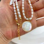Semijoia - pérolas - fé - Maria - Nossa Senhora - acessório cristão - Aparecida- guadalupe - colar feminino -Virgem Maria - Mariana