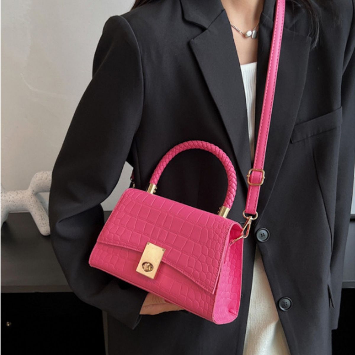 bolsa feminina, bolsa com textura, bolsa croco, bolsa quadrada, bolsa pink, bolsa laranja, bolsa branca, bolsa elegante, bolsa chique, bolsa estilosa, bolsa moderna, bolsa colorida