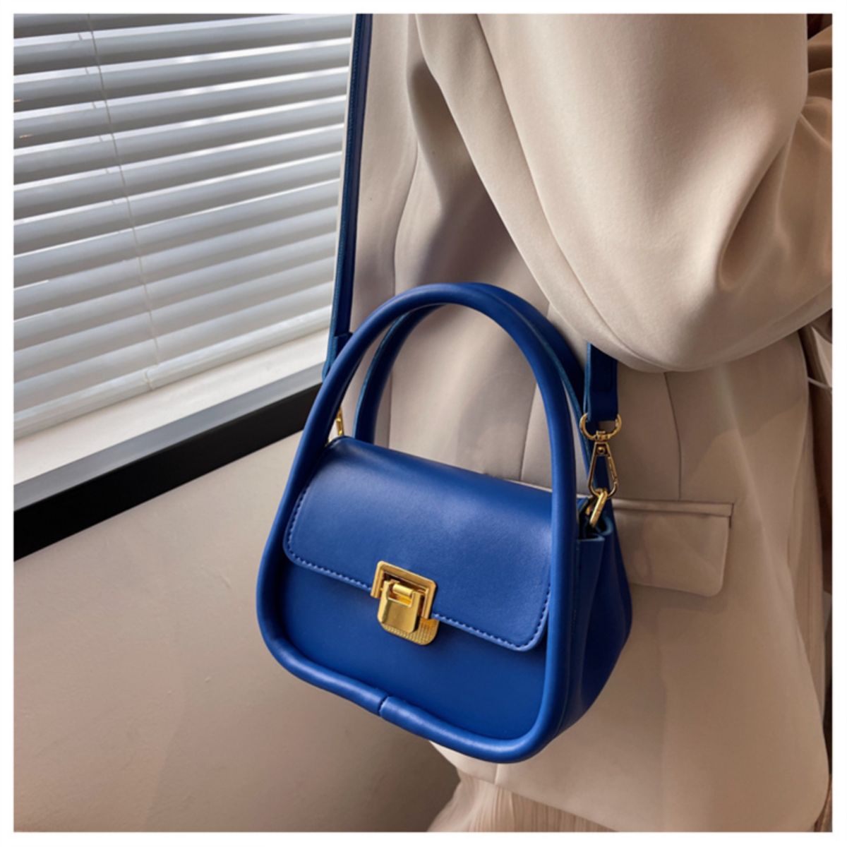 bolsa feminina, bolsa moderna, bolsa minimalista, bolsa estilosa, bolsa azul, bolsa marrom, bolsa branca