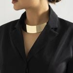 mulher - mulher elegante - mulher de negocios - colar feminino - colar moderno - colar liso - colar minimalista - acessório - acessório feminino